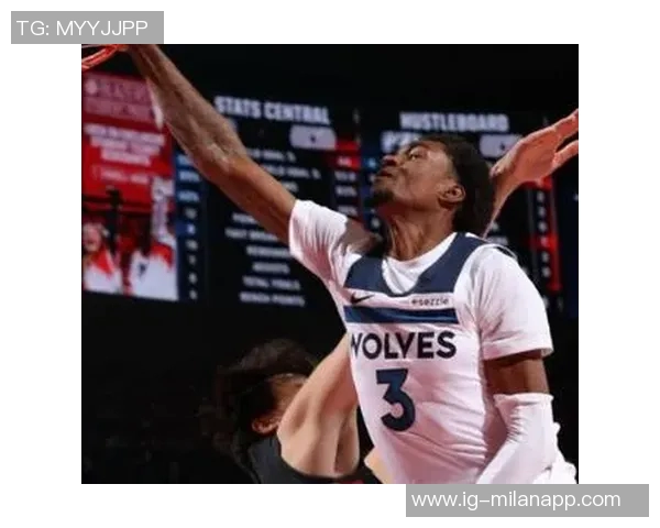 麦克丹尼尔斯半场完美表现6中6砍17分三分球全中并上演精彩空接暴扣